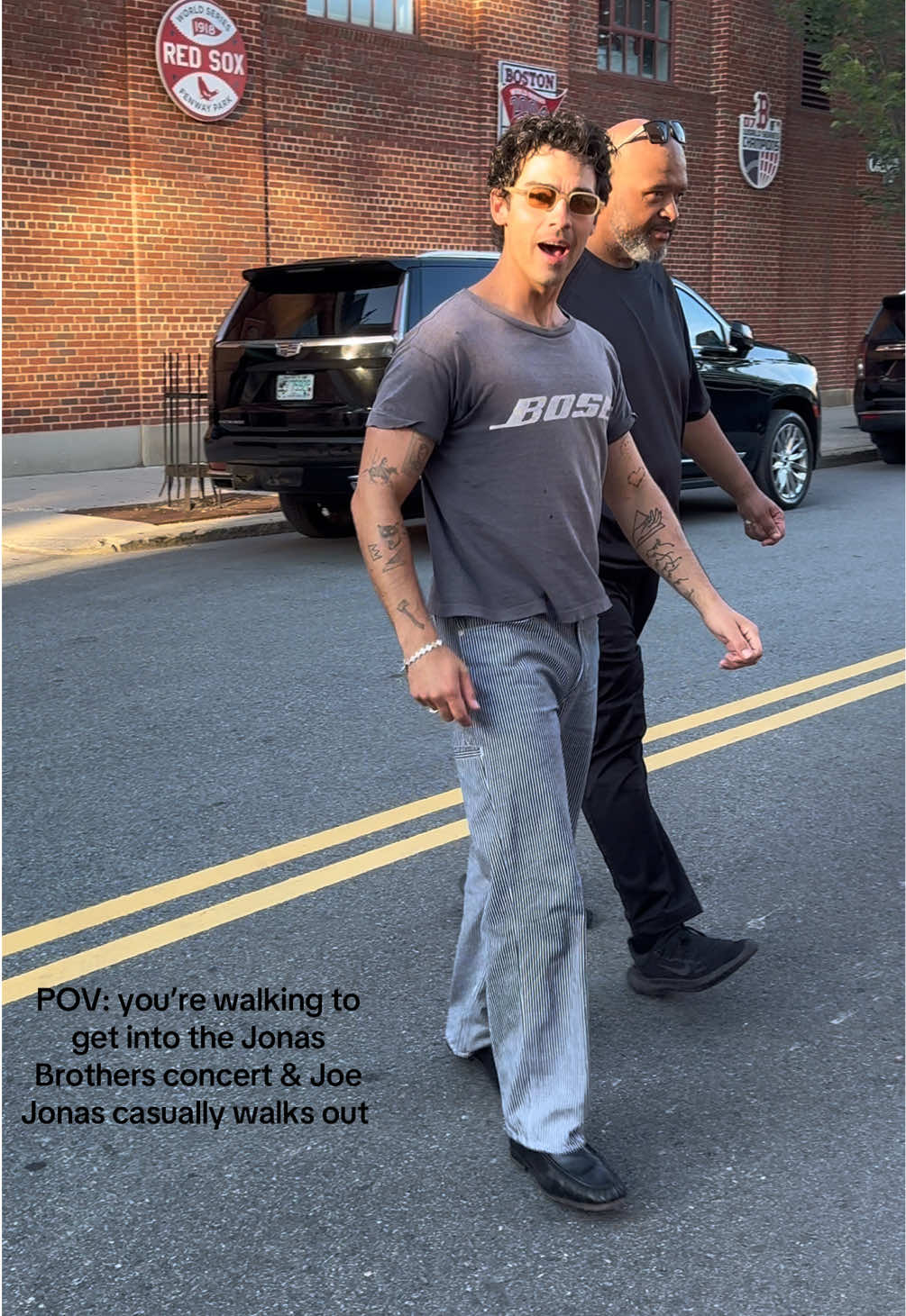 I will never recover from meeting @joejonas 😩🖤#jonasbrothers #jonasbrothersboston #jonasbrotherstour #jonasbrothersconcert #greetingsfromyourhometown 