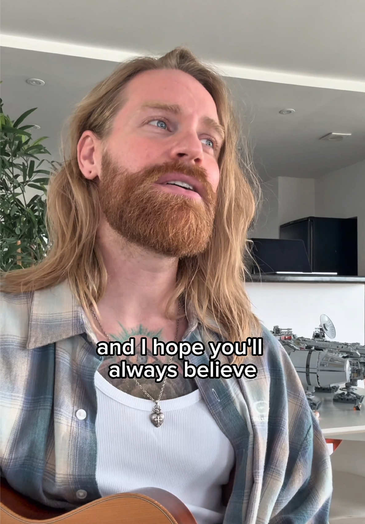 for all the nest flyers 🏡✈️ #leavinghome #college #singersongwriter #family #childhood 