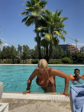 Verano #DolceAura #QueenEnergy #accadeoggi #verano #pool 