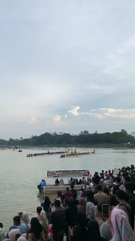 Fokus pendayung No 3 dari buayo danou  #buayodanou #pacujalurkuantansingingi #pacujalurmenyapadunia #pacujalurkuantansingingi #aurafarming 