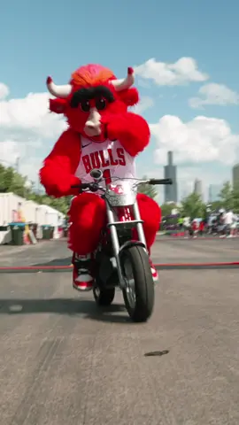 They see me rollin 😎 #summertimechi #bullsnation #bikejump 
