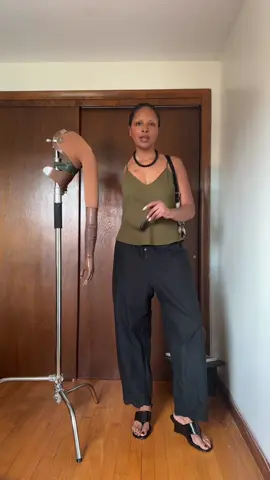 Onehanded and overdressed always #disabilitytiktok #amputeetiktok #fashiontiktok #outfitinspo 