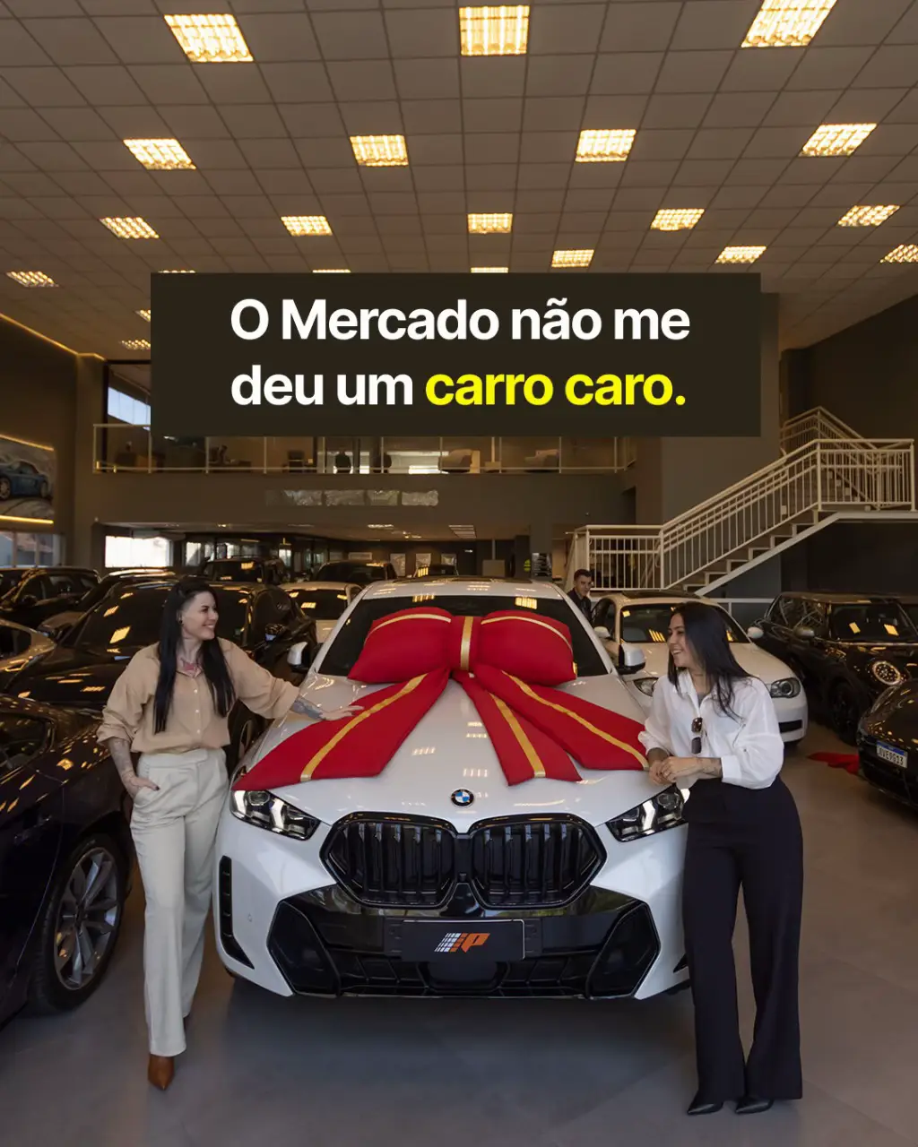 Hoje me peguei olhando algumas fotos antigas… e que viagem no tempo 😮‍💨🥹🙏🏼 Lembrei que enquanto ajudava meus pais no comércio, estudava sobre mercado nos intervalos, com um notebook emprestado da minha irmã (tela quebrada, teclado ruim), ligado numa TV velha que tinha em casa. Depois pedi um monitor emprestado para um amigo… e assim fui marchando, sem desculpas. Comprei meu primeiro mouse e teclado por R$100,00 e era com aquilo que eu sonhava alto, acreditando que um dia o esforço ia valer a pena. Comecei no trading com vontade de fazer dar certo, um setup todo quebrado e 500,00 reais em carteira… Hoje, olhando meu setup atual, o carro dos sonhos, minha família feliz e o casamento realizado… só consigo sentir GRATIDÃO. 🙏 Se tem algo que aprendi nesse caminho é que constância vence talento, e que quem persiste chega. Não foi fácil, não foi rápido, mas foi POSSÍVEL. 💡 E sabe o melhor? Isso também pode ser possível pra você desde que tenha a direção correta para chegar no seu objetivo o mais rápido possível. Estou determinada a mudar vidas, o máximo que eu conseguir, porque se eu consegui fazer isso com o conhecimento certo, você também consegue e eu vou te ajudar! #ConstânciaQueTransforma #TraderDeSucesso #DoZeroAoTopo #DisciplinaQueGeraResultado #MercadoFinanceiro 