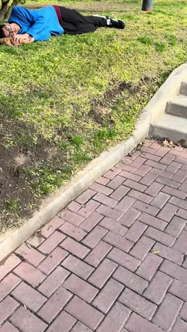 Que haces ahí durmiendo boludo? 🥱 @Giovanni〽️ 