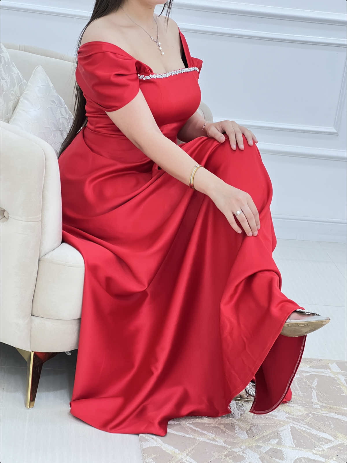 اللون الأحمر… ♥️💋🌹رمز الجرأة والفخامة، يعكس الثقة بالنفس ويمنح إطلالة ملوكية تلفت الأنظار في كل مناسبة. .. . . . . . . . #قندورة #جبة_قبايلية #tendance #robe #robesoirée #fête #DiamantinaElegance #TenueDeFête #فساتين_2025 #إطلالة_مميزة 