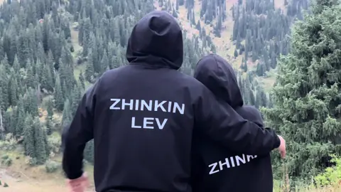 Зип худи Zhinka&Zhinkin lev😍Принимаем заказ☺️#парнаяфутболка #Алматыпарнаявещи #жинкинлев #жинка #Алматыпарнаявещи 