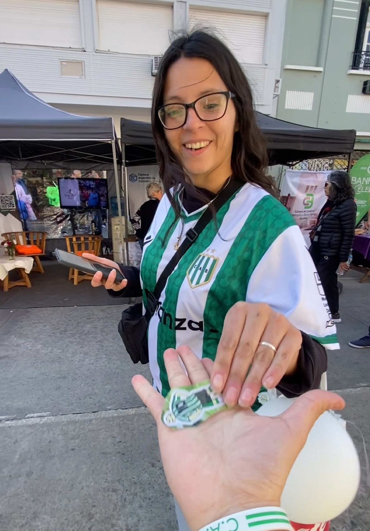 👊🏼💚🇳🇬 Presentes en el aniversario de la ciudad de #Banfield. #stickers #sorpresa #futbolargentino #regalo