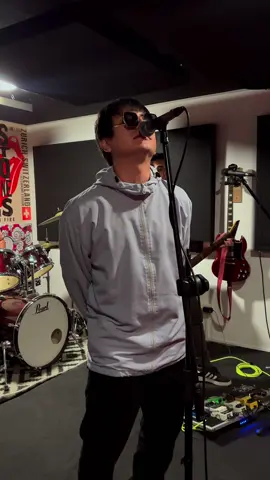 SUPERSONIC - OASIS Les compartimos este cover que realizamos con mucha pasión. ¡Esperamos que lo disfruten tanto como nosotros al tocarlo! #oasis #supersonic