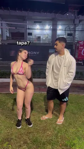 Qual desses vocês escolheria, beijo ou tapa ? 🙂