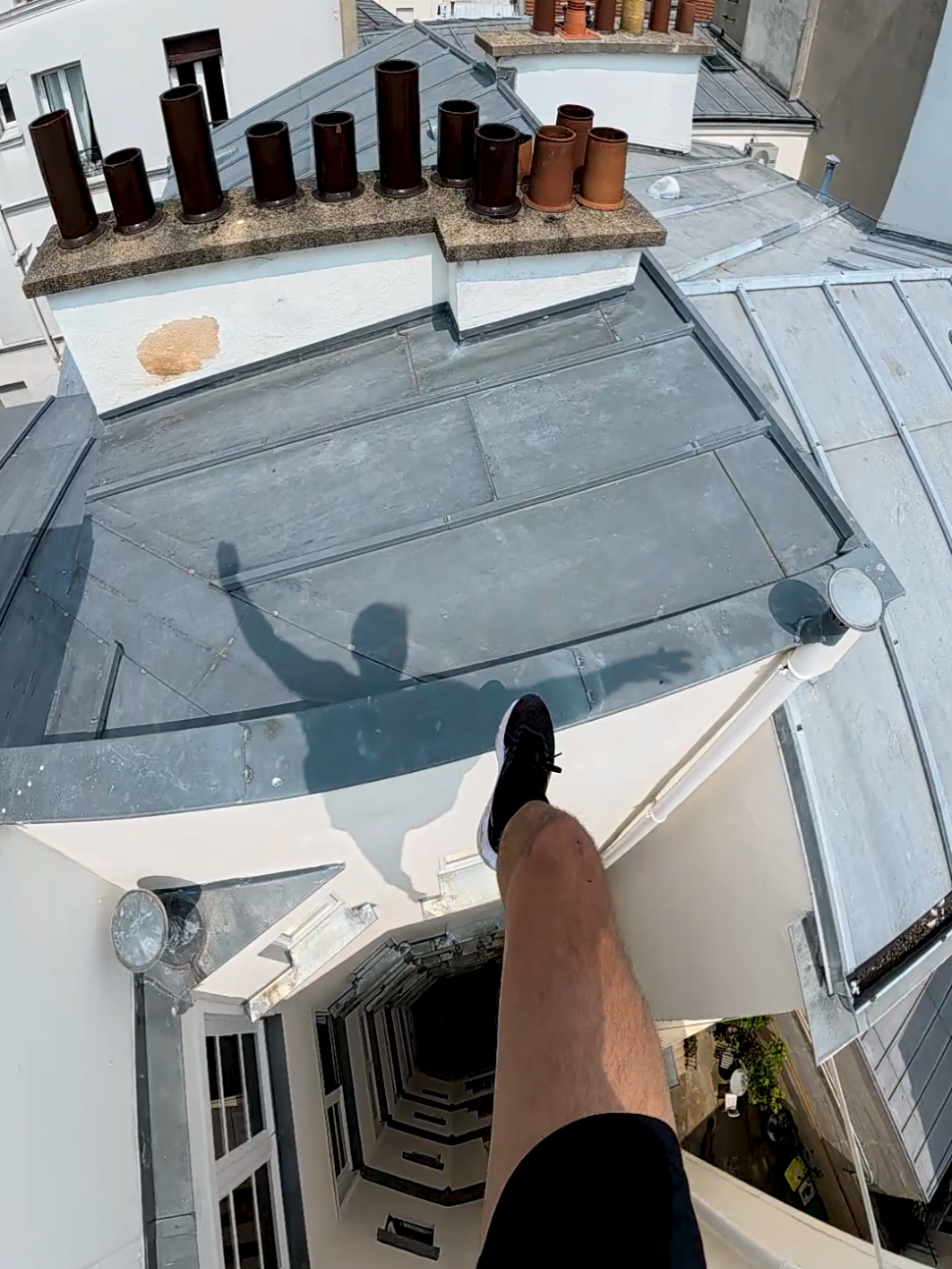 Across the Paris roofs 🇫🇷 #parkourpov #parkour 