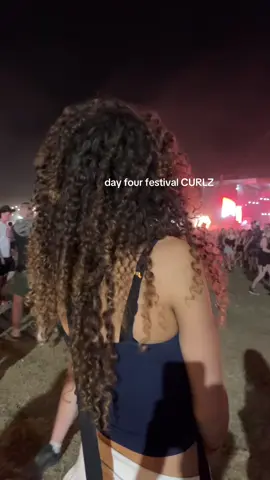 dust making them dry af @Reading & Leeds Festival #curlyhair #leedsfestival #curls #volume #festival