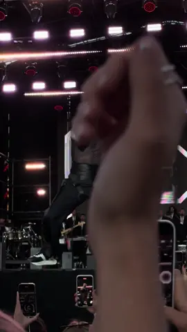 Ну що за красунчик, дівчатааа😍🫠 @Artem Pivovarov  #пивоваров #львів #рекомендації #fyp #концерт 