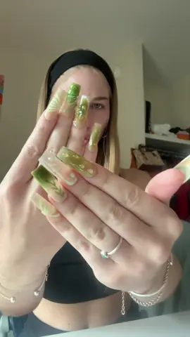 To everyone commenting ab my nails @Nailphoria 🌿 #nailphoria #nails #fyp 