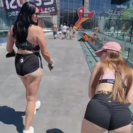 🐍 Queens on the Strip ♠️          @Dysnie @HouseofAnaconda 