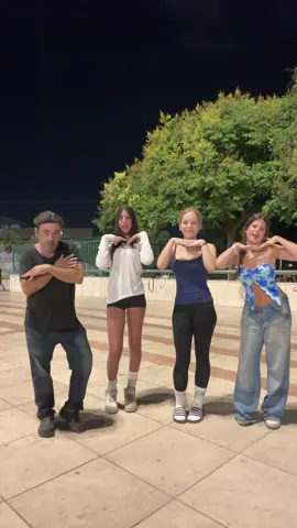 אליקו המלך של כפר סבא גם רוקד לצלילי מוקסמת!✌🏽#פוריו #אליקוהמלך #אנחנומלכות #נועה2000 #מוקסמת @אליקו כהן 🎤 @💋TÅLÏ🐺 @. 