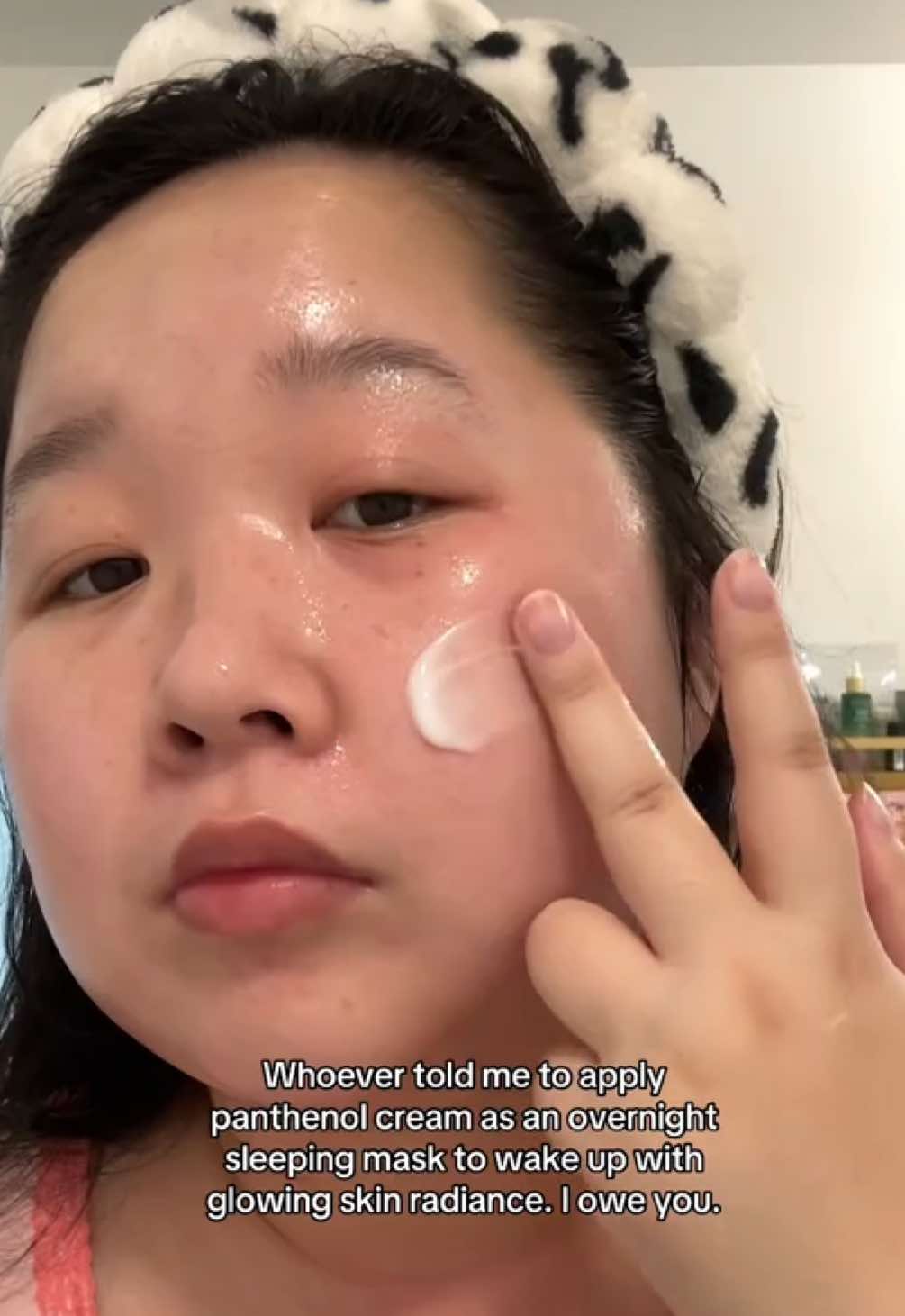 Obsessed with using my @PURITO SEOUL Panthenol bamboo cream as an overnight sleeping mask 🌃💚 . . #purito #panthenolcream #koreanskincare #glowcream #glowingskin 