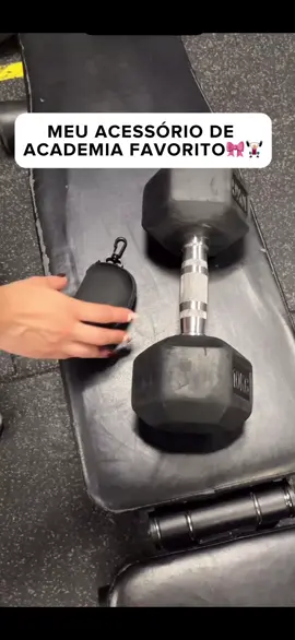 A melhor coisa que eu comprei para treinar🎀🏋🏻‍♀️ Ele ajuda a manter firme a pegada nos halteres e nas barras. Também proteje as mãos dos calos, ou seja, perfeito✨ #treino #treinofeminino #treinoparamulheres #dicafitness #dicafit 