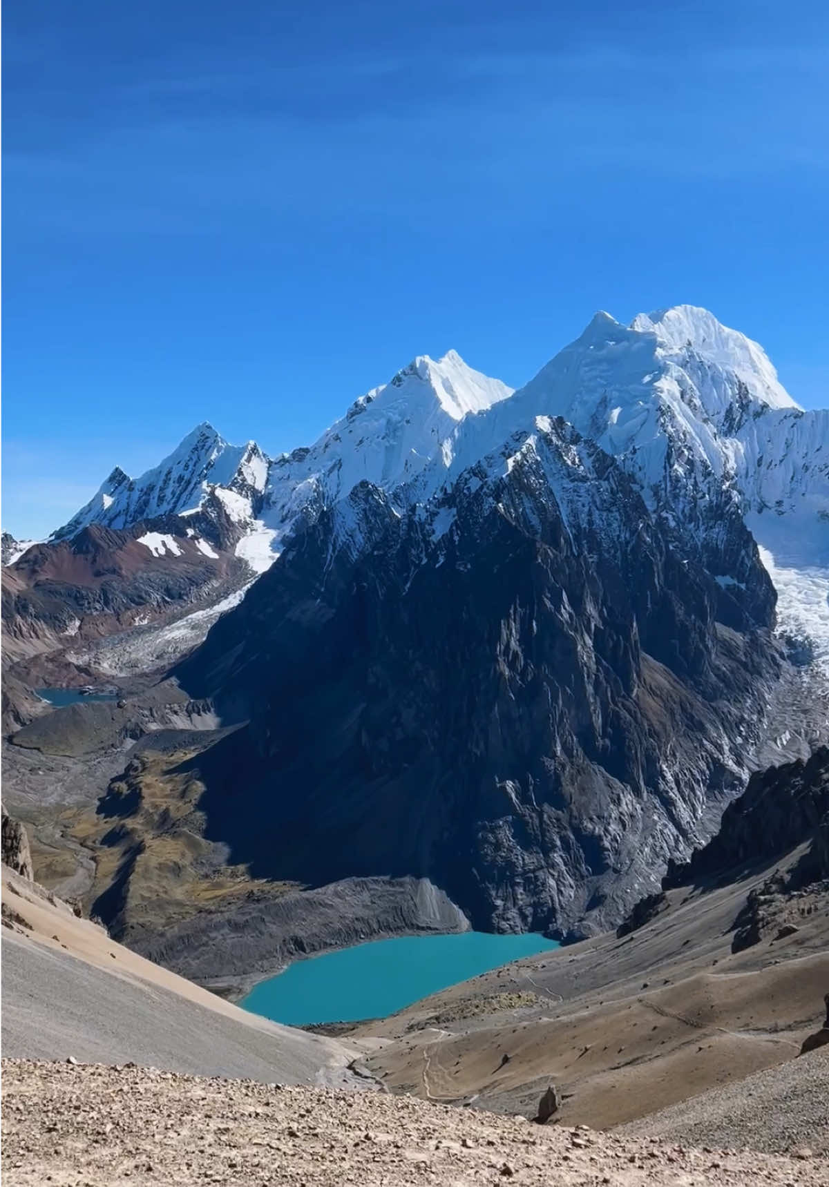#cordillerahuayhuash  #perú🇵🇪  #trekking  #aventura  #paisajesnaturales 
