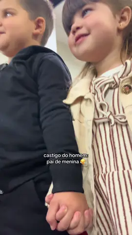 não brinque com a filha do outros que você pode ter filha mulher 😂😂😂😂 #maternidade #maedemenina #mae #paidemenina #ciumes 