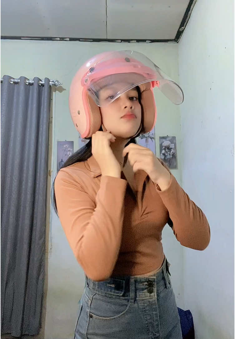 Lucu bngt helmnya🎀 #helm #helmbogo #pink #helmcewek 