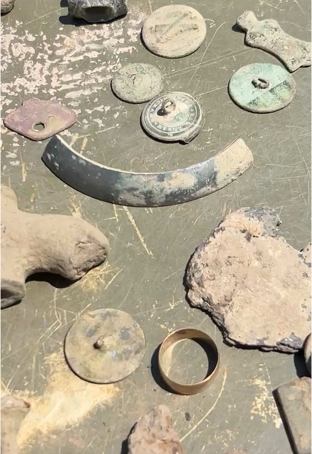 Metal Detecting finds! #treasure #metaldetecting #fyp #relatable 