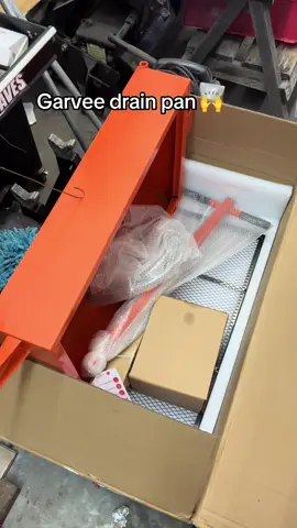 20 gallon drain pan with screen, wheels, handle, automatic pump and a warranty. Will make another video once I assemble it