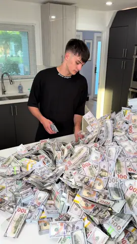 Sunday routine 😉 #CashLove   #MoneyOverEverything   #RealLove   #SheLoyal   #BossEnergy        