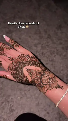 Book me  #bookme #hennaart #hennaartist #mehndidesign #mehandi 