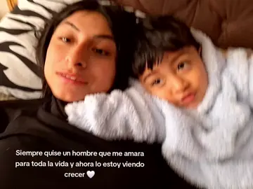 siempre agarrando su shishiii😅