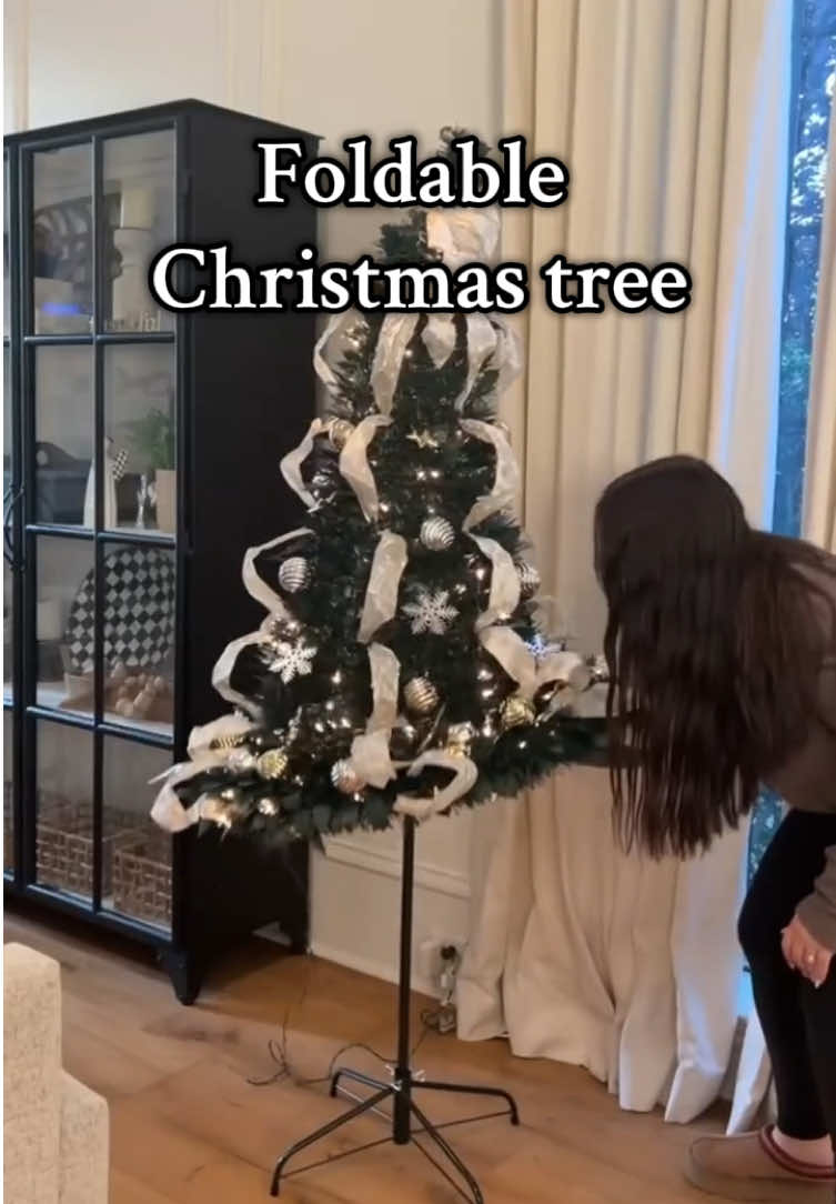 Collapsible Christmas tree na ilalagay mo nalang and boogsh naka set up na #christmastree #collapsiblechristmastree #christmasdecorating #foldablechristmastree  #christmasdecor