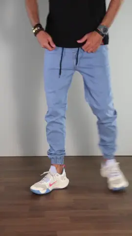 calça masculina Jeans jogger clara rasgada e lisa #jeansjogger #calçamasculina #streetwearmasculino #lookmasculino #modamasculina     