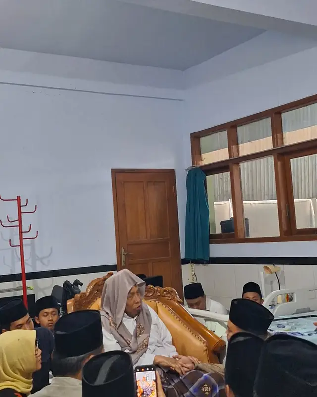 أُحِبُّ الصَّـالِحِينَ وَلَسْتُ مِنْـهُمْ         لَعَلِّي أَنْ أَنَـالَ بِـهِـمْ شَـفَاعَــــهْ