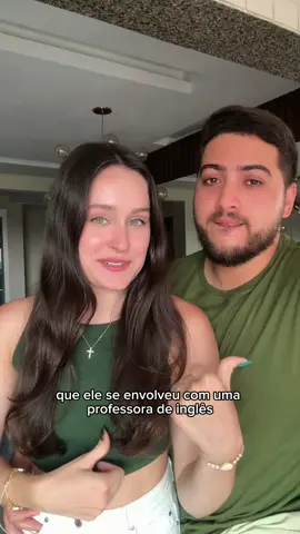 Ele sempre tá certo, deixa eu estar certa pelo menos nisso 😂 você também comete esses erros em inglês?  #brasil #humor #ingles #casal #linguas 