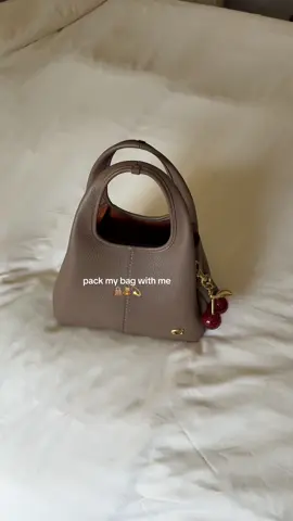 pack my @Coach Lana 23 with me👜 #coachbag #packmybagwithme #packmybag #coachlana #bagtok 