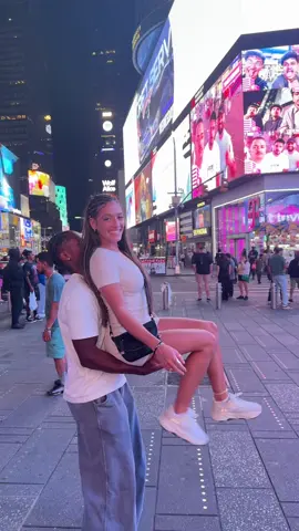 My new seat in public ✨ #desandnaz #couples #trending #fyp 