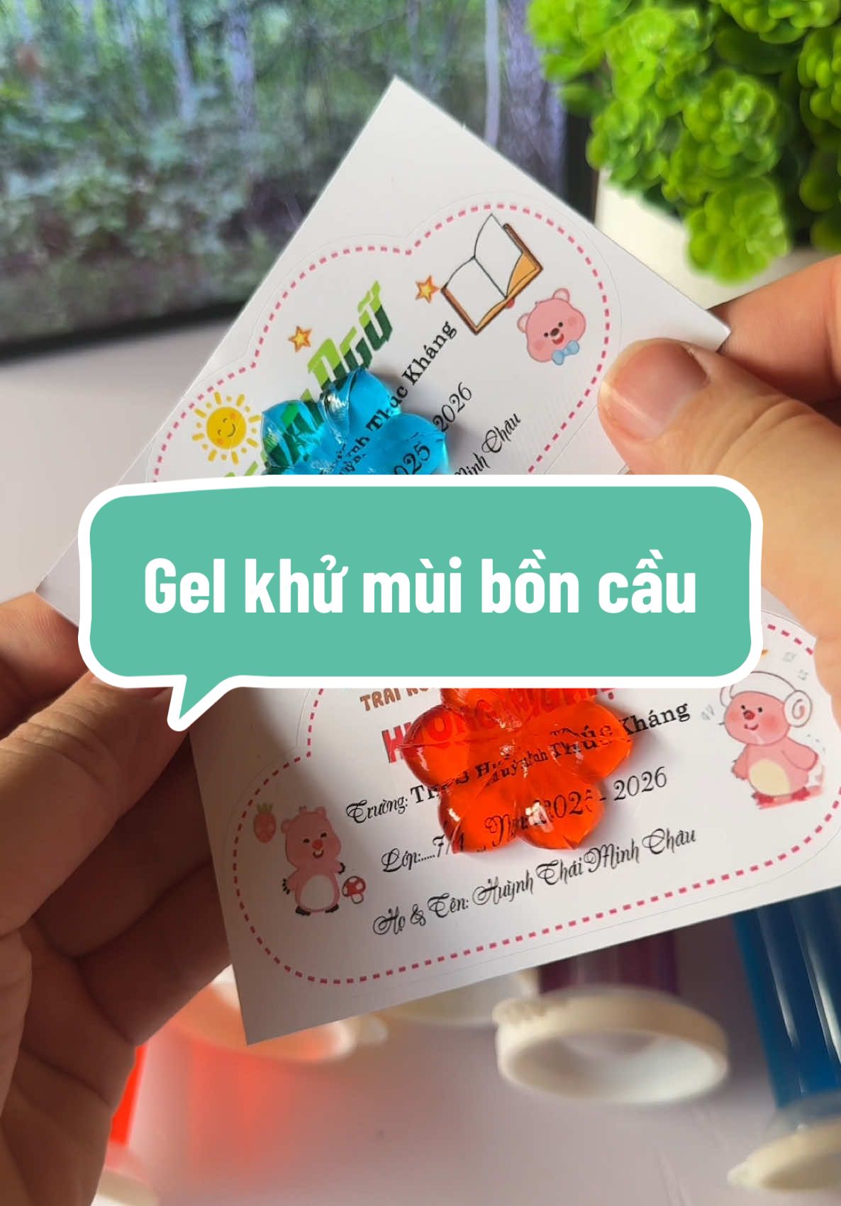 Gel khử mùi bồn cầu gi.úp làm sạch diê.t khuẩn khử trùng bồn cầu, xoay ấn là ra bông hoa, rất nhiều màu thơm lắ.m. Các bác đã biết đến hoa này chưaaa  @Tạp Hoá Lanh Choanh  #muataitiktok #muataitiktokshop #gelkhumuiboncau #gelkhumui #vesinhboncau 