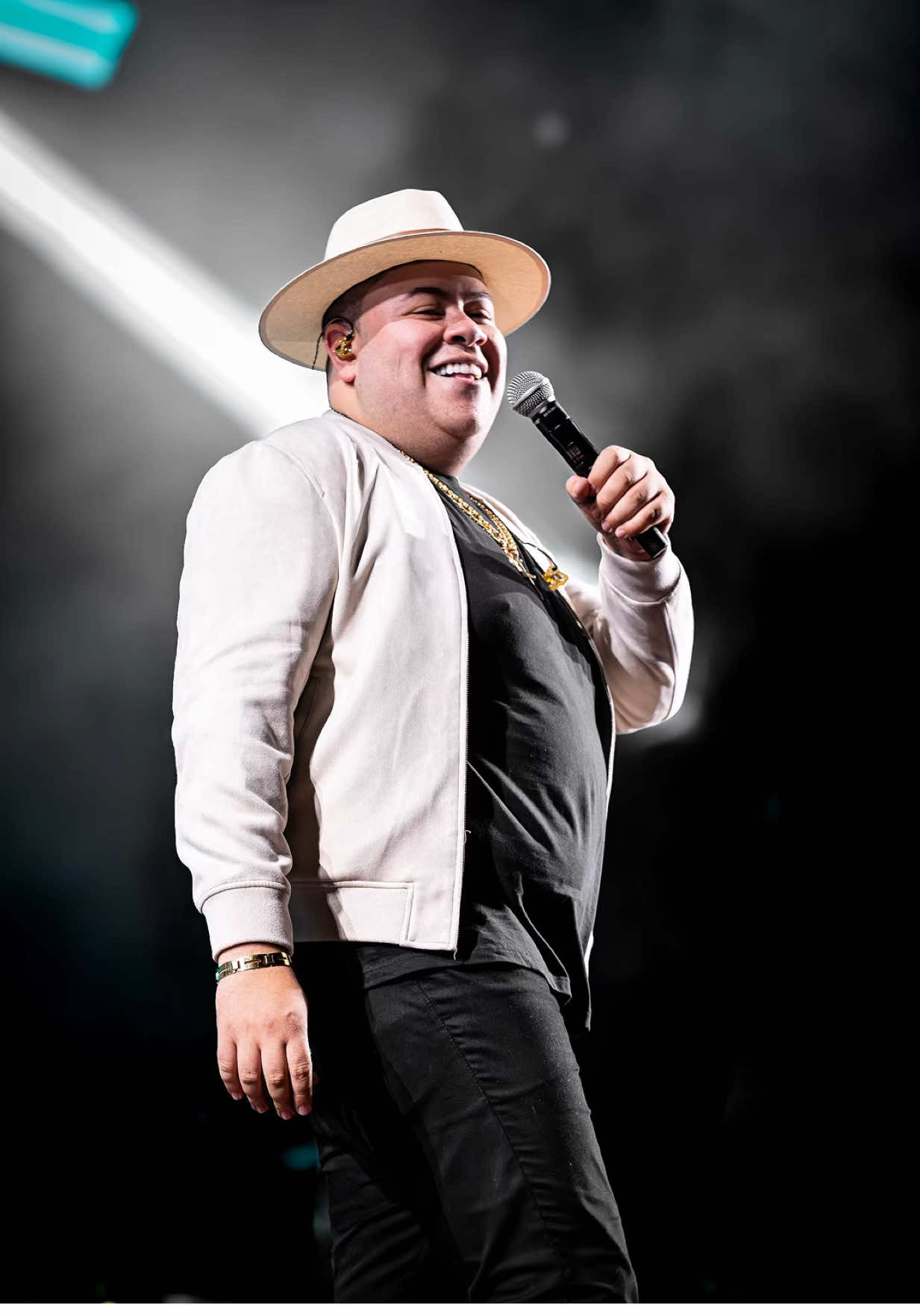 E S T R E L A 🌟♥️ . . #reyvaqueiro #musicanova #estrela #forro #repertorionovo 