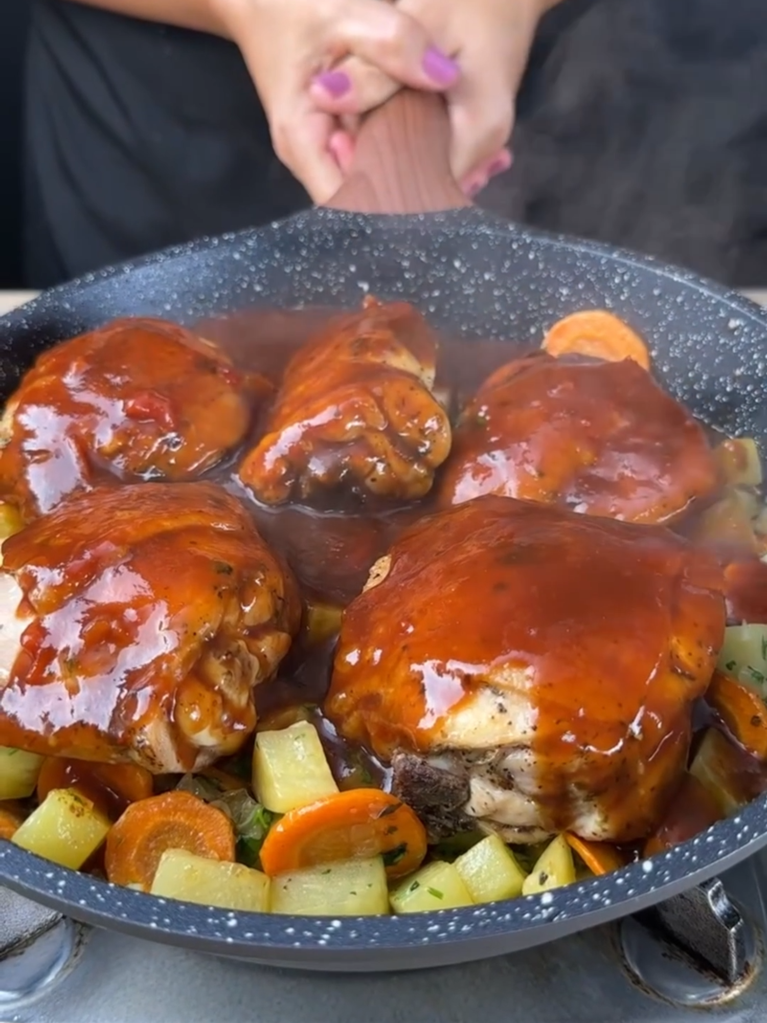 Pollo frito con patatas y zanahoria y una salsa riquísima!#fyp #fy #fypシ゚viral #fyppppppppppppppppppppppp #viral #viralvideo #tiktok #foryoupage #foryou #fypシ