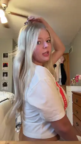These are the 24 inch clip ins in the ash blonde highlight color #hairextensions #extensions #clipinhairextensions #clipinextensions #24inchhairextensions
