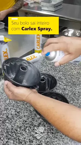 ✨ Nada de bolo grudado na forma! ✨ Com o Desmoldante Carlex Emuzint, seus bolos saem perfeitos, sem esforço e sem desperdício. 🙌🍰 Aqui no Cantinho da Festa você encontra esse aliado incrível da confeitaria que vai facilitar sua vida na cozinha e garantir resultados profissionais! 🎂💖 👉 Passe na loja e garanta já o seu! #CantinhoDaFesta #Confeitaria #Bolos #Desmoldante #FacilidadeNaCozinha 
