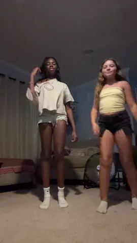 With my favvv@𝐊 𝐘 𝐋 𝐈 𝐄 🐆💗 @King kylie 🦄 