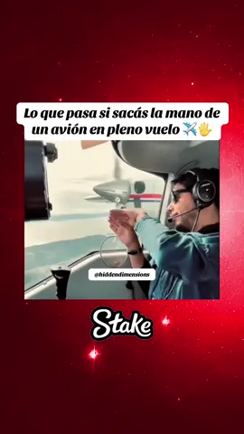 Puede parecer un gesto inofensivo, pero sacar la mano fuera de un avión en movimiento puede alterar la aerodinámica. ✈️ Aunque el cambio sea mínimo, cualquier interrupción en el flujo de aire afecta el equilibrio y la estabilidad. Los aviones están diseñados con precisión milimétrica… y hasta el detalle más pequeño puede marcar la diferencia entre seguridad y riesgo. Una muestra de lo delicado y exacto que es realmente el arte de volar. 📌 Créditos a sus respectivos autores. 🎥 Video con fines educativos. 📕 Este no es un libro común. Son 13 secretos reales que fueron escondidos durante décadas. 📌 Está disponible por tiempo limitado. 👉 Leelo ahora desde el link en mi bio antes de que lo bajen. #S#SecretosDelVueloM#MisteriosDeLaCienciaC#CuriosidadesDelMundoA#AviaciónLoQueNoSabías