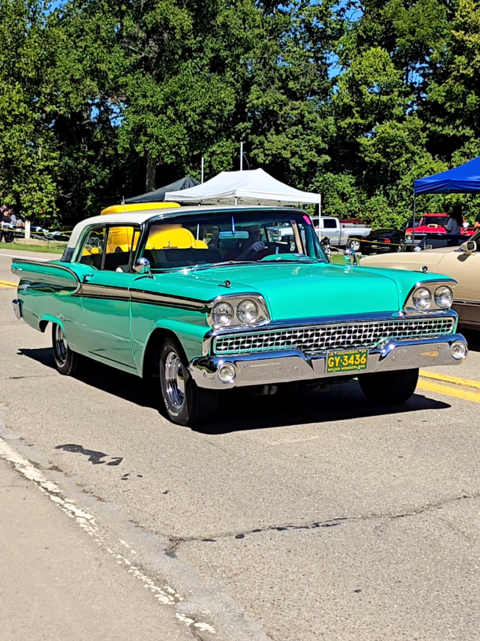 1959 Ford Fairlane 500 Galaxie Skyliner Drive By Engine Sound Cruisin Hines Westland 2025 