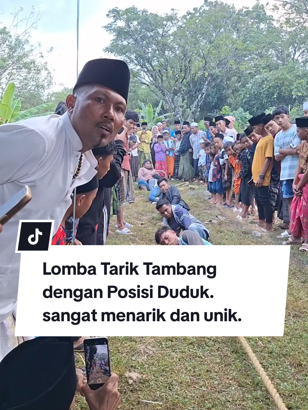 Bulan Agustus adalah bulan kemerdeka'an, masyarakat Desa mengisinya dengan berbagai hiburan dan perlomba'an. #fyp #viraltiktok #agustusmerdeka #1jutaviewers #tariktambang 