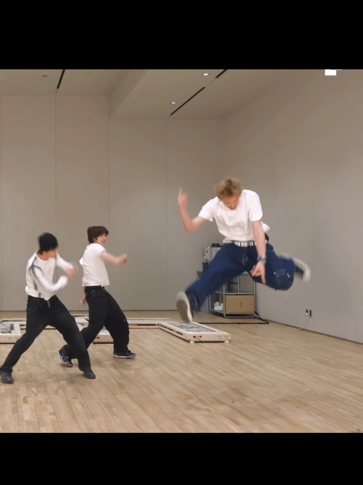 [📹] 'Some people want this' The jump by Martin is so cool. I am obsessed.  @CORTIS  . . . #cortis #Martin #kpop #fyp