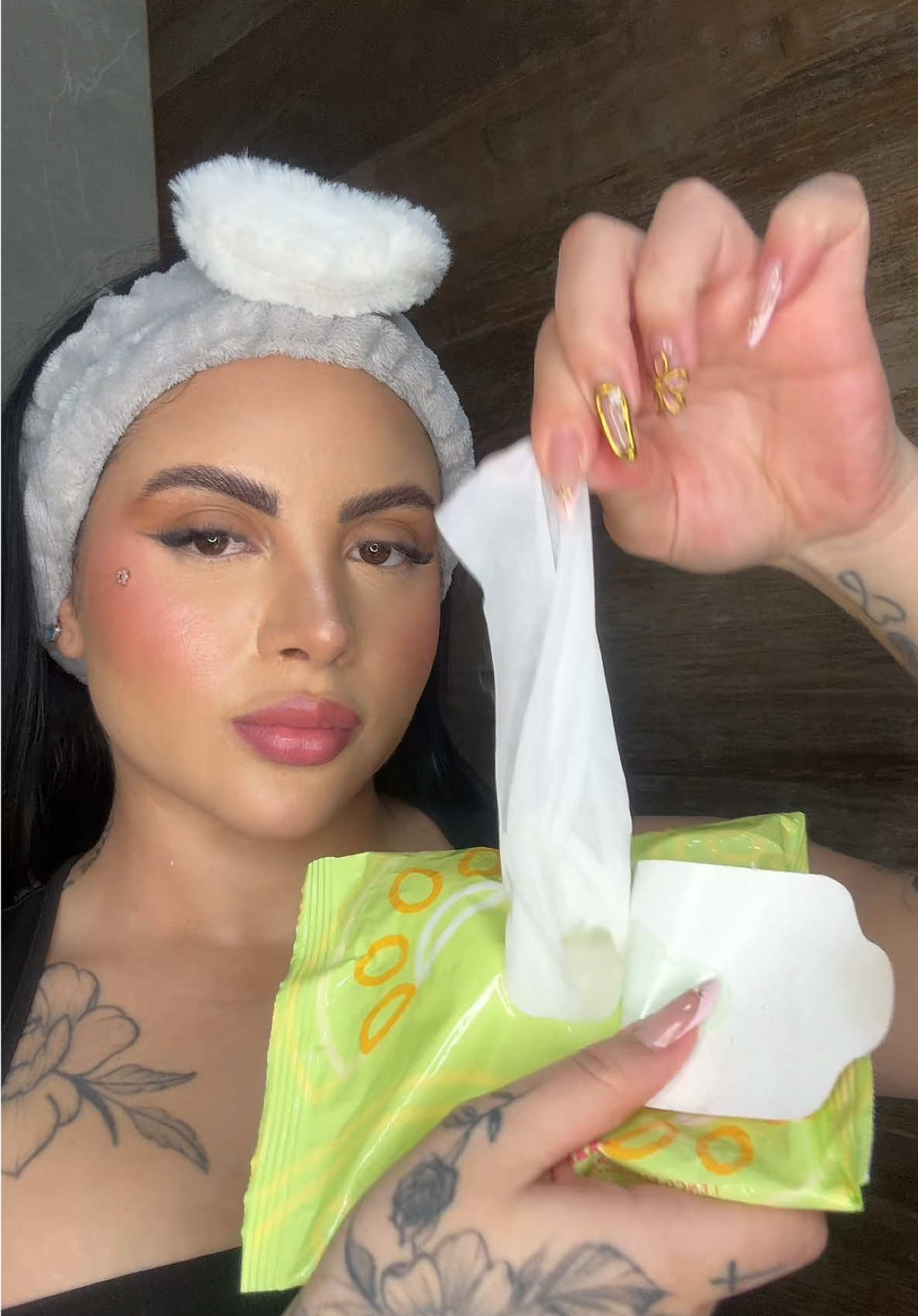 Tirar a make para dormir, não tem coisa melhor que esse momento… #makeupremover #make #skincareroutine #skincarenoturno 