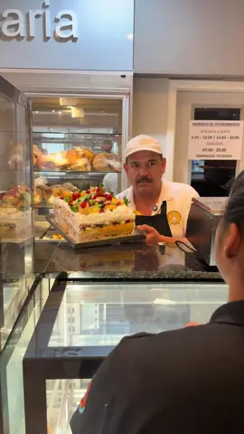 Dia normal na confeitaria 