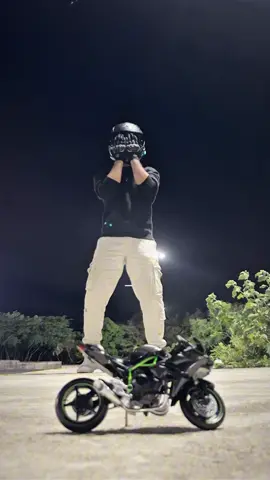 Hiii✌️ #bikerboy #kawasaki #h2r #biker #fyppp 