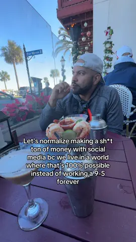 People are making a living out of selling digital products and you keep scrolling. Everything is in my bio 🔗 #workfromhome #sidehustle #moneytok 