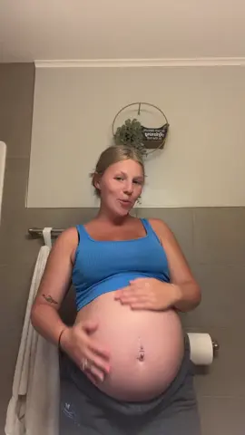 Definitely looking large 😂 We will hit 28weeks Wednesday so almosttt to the third trimester! #babygirl #babynumber2 